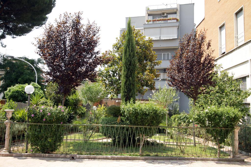 Casa Per Ferie Margherita Diomira Hotel - Rome — Photos 1